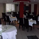 阿德勒酒店 酒店 *